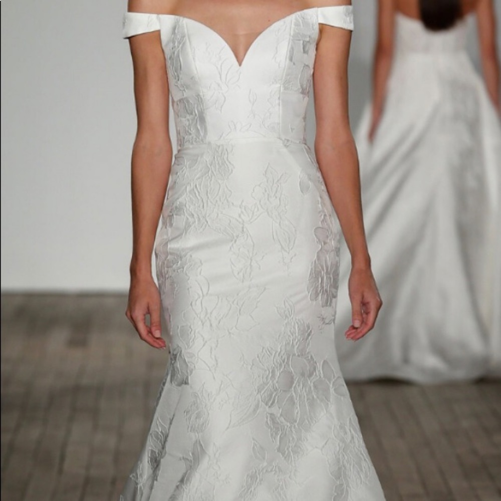 Anne Barge ‘Frankie’ wedding gown